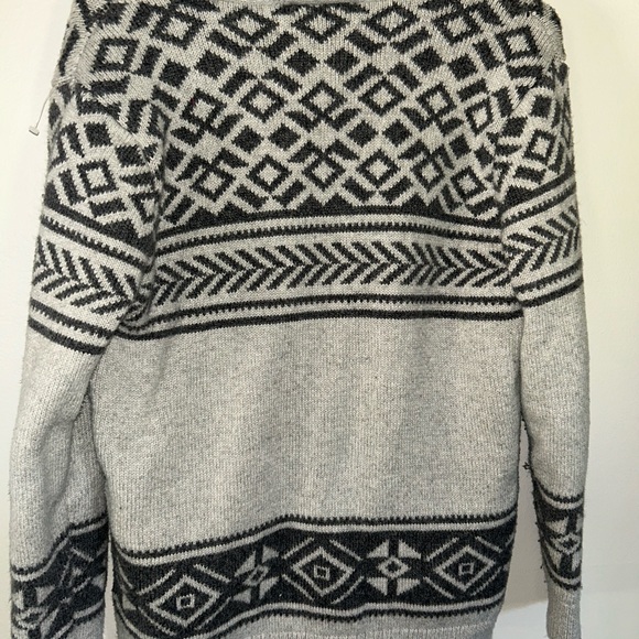 Abercrombie & Fitch Black and Gray Patterned Cardigan - Picture 4 of 4